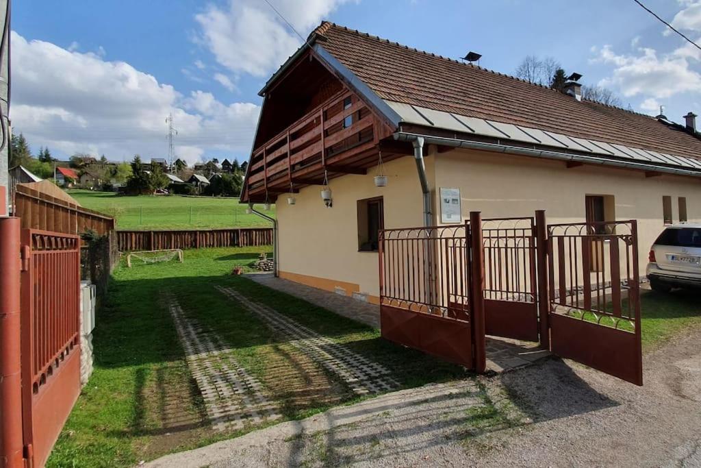 Eden Guest House Brezno Exterior foto